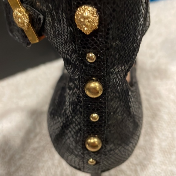 Call it spring Disney Lioness black ankle strap pumps - Picture 2 of 8